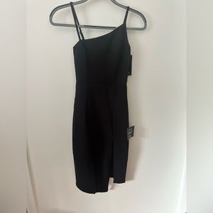 NWT Lulu’s Shape the Night Black Asymmetrical Midi Dress